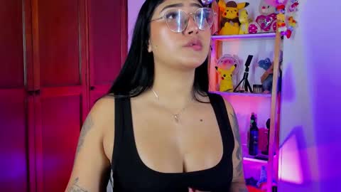 Snapshot of eymy_hadid_ chatting on 11.10.25 Emily online show from 11.10.25