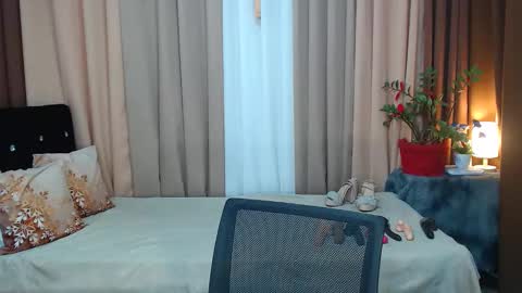 UR SWEET EZRA online show from 02.02.25