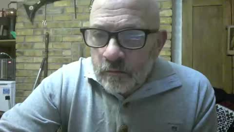 Snapshot of f1zzeek chatting on 02.17.26 f1zzeek online show from 02.17.26