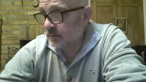 Snapshot of f1zzeek chatting on 02.18.26 f1zzeek online show from 02.18.26