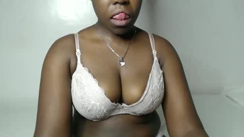 Snapshot of fabbie01 chatting on 10.22.25 Miss Fabby online show from 10.22.25