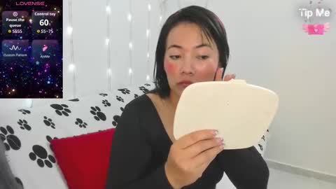 Snapshot of faberdubois1 chatting on 12.17.25 camila online show from 12.17.25