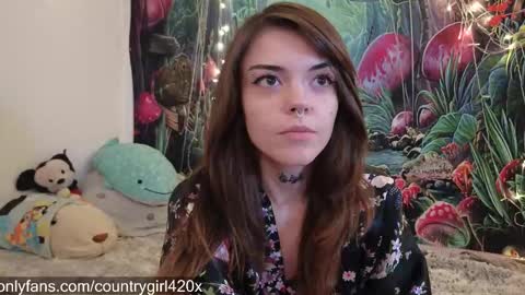 Snapshot of faerienugs chatting on 11.26.25 Faerie 3 online show from 11.26.25