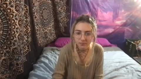 Snapshot of faexoxoxo chatting on 12.24.24 Fae online show from 12.24.24