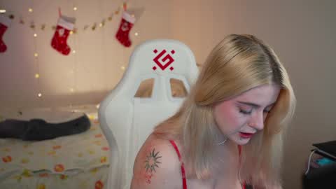 Snapshot of fairyvi chatting on 12.18.24 Vi online show from 12.18.24