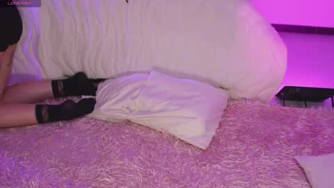 Sara  REMEMBER TO LEAVE A THUMB UP online show from 02.06.26