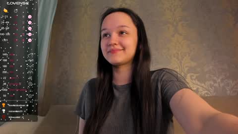 Snapshot of falcon_baby chatting on 02.01.25 falcon baby online show from 02.01.25