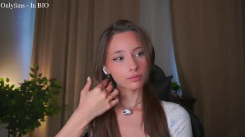 Snapshot of falinecrosthwaite chatting on 06.05.26 Kaori online show from 06.05.26