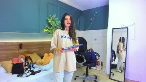 Snapshot of fallen_angel999777 chatting on 01.14.26 Megan 630 1330 -5 online show from 01.14.26