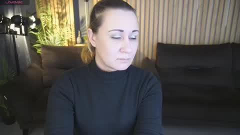 Snapshot of famousemuse chatting on 03.24.26 famousemuse online show from 03.24.26