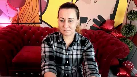 Snapshot of famousemuse chatting on 03.25.26 famousemuse online show from 03.25.26