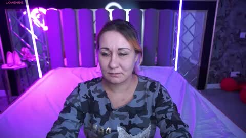 Snapshot of famousemuse chatting on 03.26.26 famousemuse online show from 03.26.26