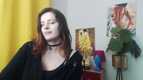 Snapshot of fancynadine chatting on 01.06.25 Nadine online show from 01.06.25