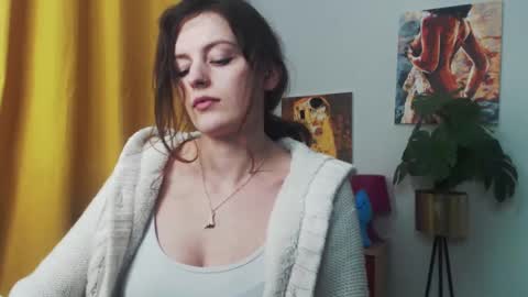 Snapshot of fancynadine chatting on 01.08.25 Nadine online show from 01.08.25