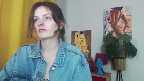 Snapshot of fancynadine chatting on 09.10.25 Nadine online show from 09.10.25