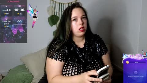 Snapshot of farannaee chatting on 12.15.24 Fara online show from 12.15.24