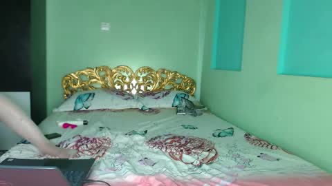 Snapshot of farfalina_hot chatting on 12.14.25 farfalina online show from 12.14.25