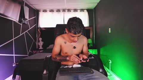 Snapshot of farid_jake_ chatting on 01.04.25 farid_jake_ online show from 01.04.25