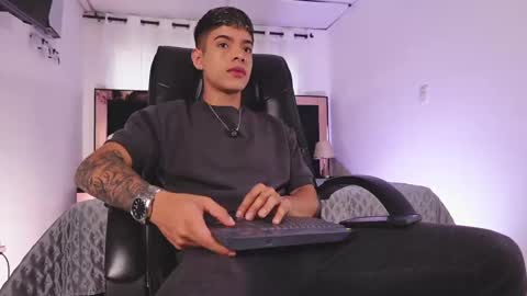 Snapshot of farid_jake_ chatting on 02.18.25 farid_jake_ online show from 02.18.25