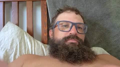 Snapshot of farm2boy chatting on 09.30.25 Farm2boy online show from 09.30.25