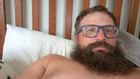 Snapshot of farm2boy chatting on 10.14.25 Farm2boy online show from 10.14.25