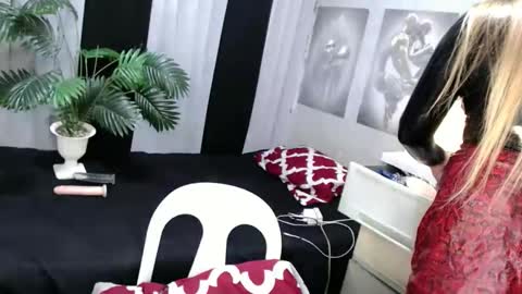 Snapshot of fascinating_ts_vana chatting on 03.10.26 vana online show from 03.10.26