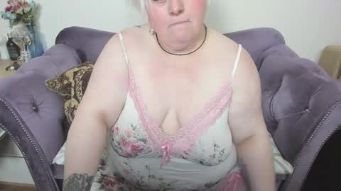 Snapshot of fashiona chatting on 01.12.26 fashiona online show from 01.12.26