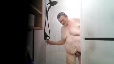 Snapshot of fatdickad chatting on 10.08.25 fatdickad online show from 10.08.25