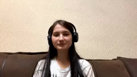 Aurora 18yo online show from 10.18.25