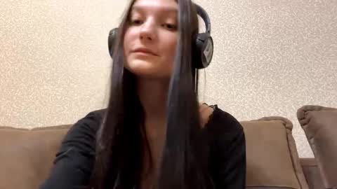Aurora 18yo online show from 11.05.25
