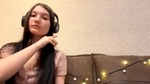 Aurora 18yo online show from 12.17.25