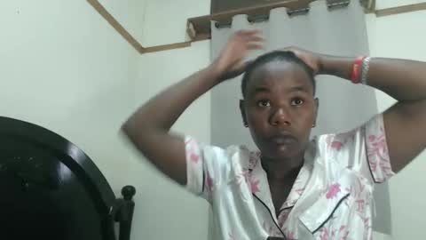 Snapshot of fayrie1 chatting on 09.23.25 fayrie1 online show from 09.23.25