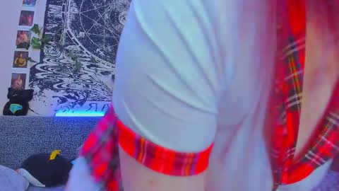 Snapshot of fearlessdiva_x chatting on 11.08.25 Diva online show from 11.08.25