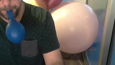 Snapshot of fedeglobos chatting on 12.20.25 fedeGLOBOS online show from 12.20.25
