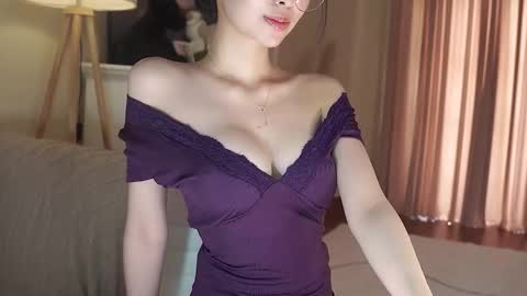 feel_me_00 online show from 11.11.25