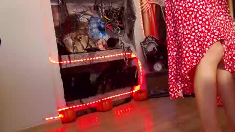 Snapshot of feetvibe chatting on 10.28.25 FeetVibe online show from 10.28.25