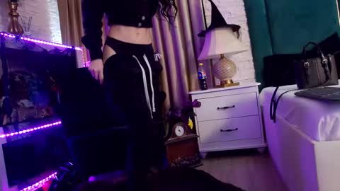 Snapshot of feetvibe chatting on 11.03.25 FeetVibe online show from 11.03.25