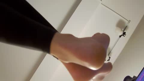 Snapshot of feetvibe chatting on 11.05.25 FeetVibe online show from 11.05.25