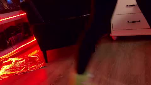 Snapshot of feetvibe chatting on 11.11.25 FeetVibe online show from 11.11.25