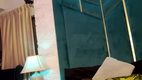 Snapshot of feetvibe chatting on 11.13.25 FeetVibe online show from 11.13.25