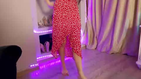 Snapshot of feetvibe chatting on 11.20.25 FeetVibe online show from 11.20.25