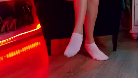 Snapshot of feetvibe chatting on 11.28.25 FeetVibe online show from 11.28.25