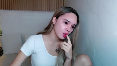 Snapshot of feisty_woman chatting on 06.26.26 Prianka online show from 06.26.26