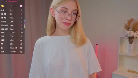 Snapshot of feliceallston chatting on 09.27.25 Doris online show from 09.27.25