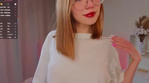 Snapshot of feliceallston chatting on 09.30.25 Doris online show from 09.30.25