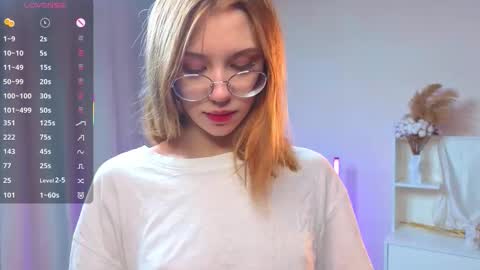 Snapshot of feliceallston chatting on 10.27.25 Doris online show from 10.27.25