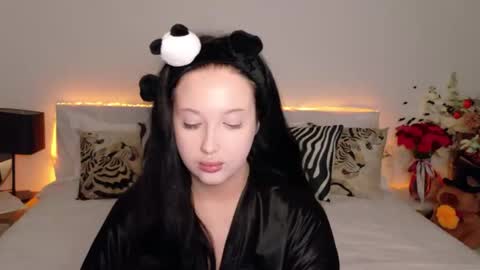 Felicia Herceg online show from 10.31.25