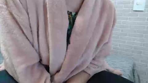 Snapshot of felina_hot chatting on 10.22.25 Felina Hot online show from 10.22.25