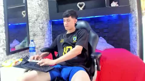 felipe fiire online show from 05.12.26