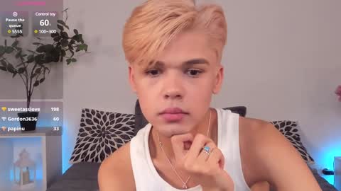 Snapshot of felix_rey chatting on 02.02.25 Felix online show from 02.02.25